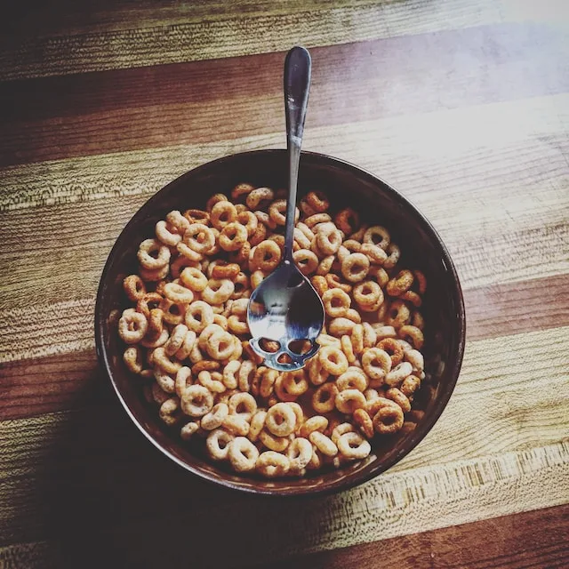 What are the Calories in a Bowl of Cheerios with Milk?