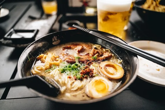 How many Calories is in a bowl of Ramen Noodles served at a Restaurant?