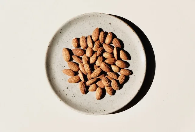 How many Calories are in 5 Almonds?