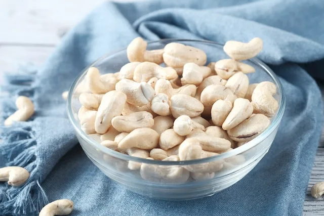 How many Calories are in one Cashew Nut?